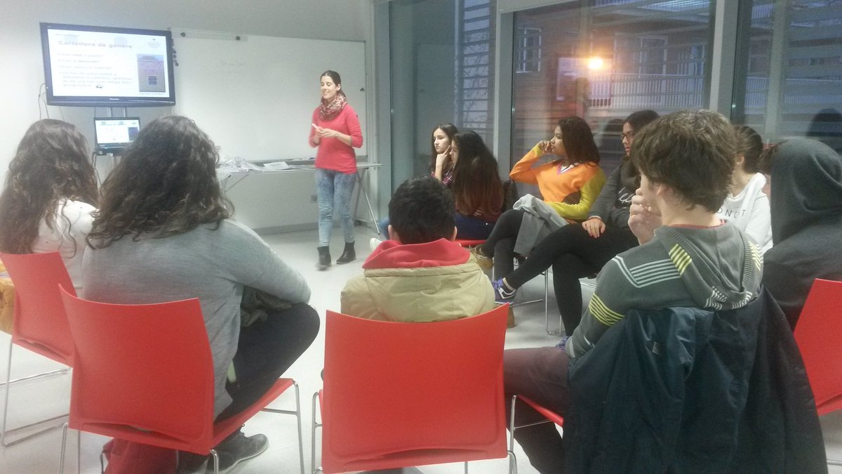 reusjove's tweet photo. Aquesta tarda reunió de treball amb els joves referents d'igualtat #stopviolència #8demarç #jovesimplicats #Reus https://t.co/IoLeFwscFX