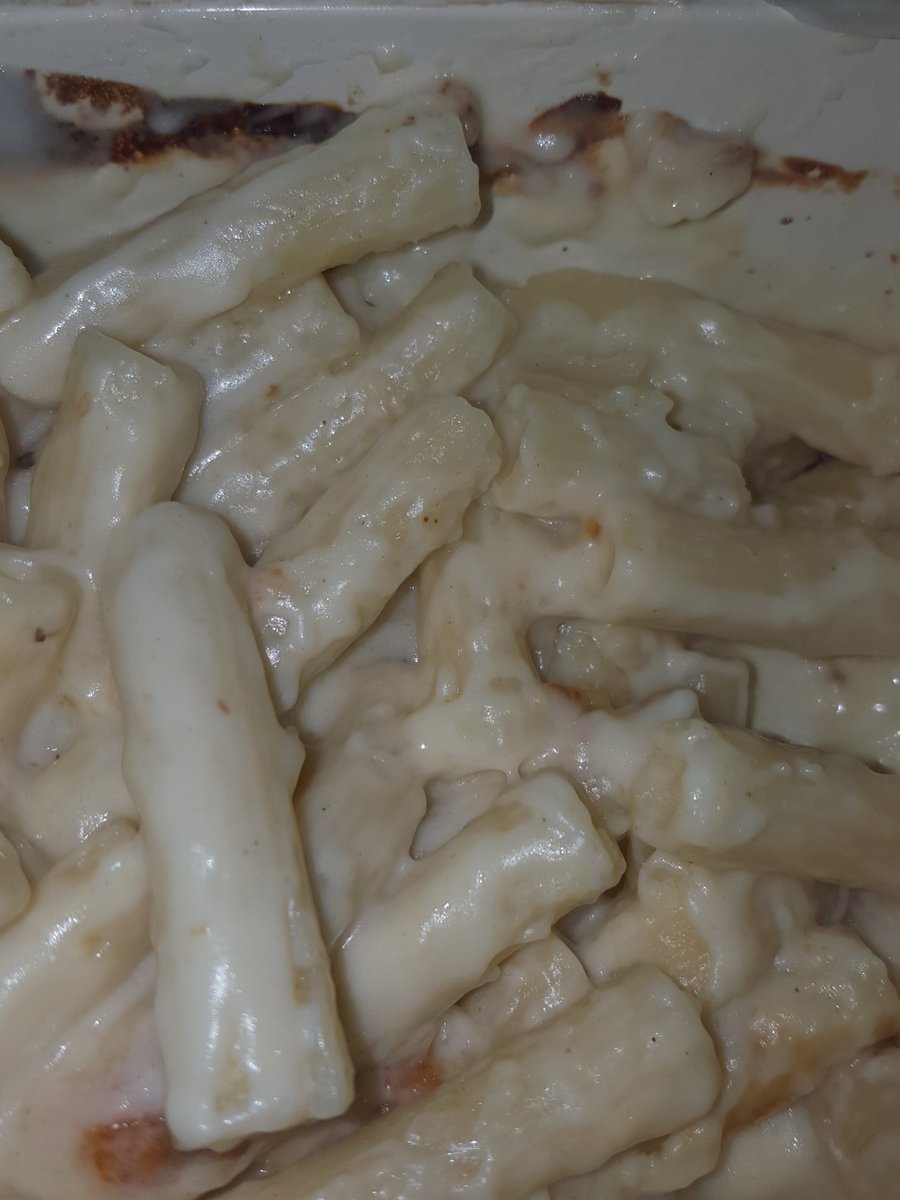 SamChampness's tweet image. as tasty as your macaroni cheese is @Tesco . It is not actually macaroni its manicotti pasta 😢 #knowyourpasta