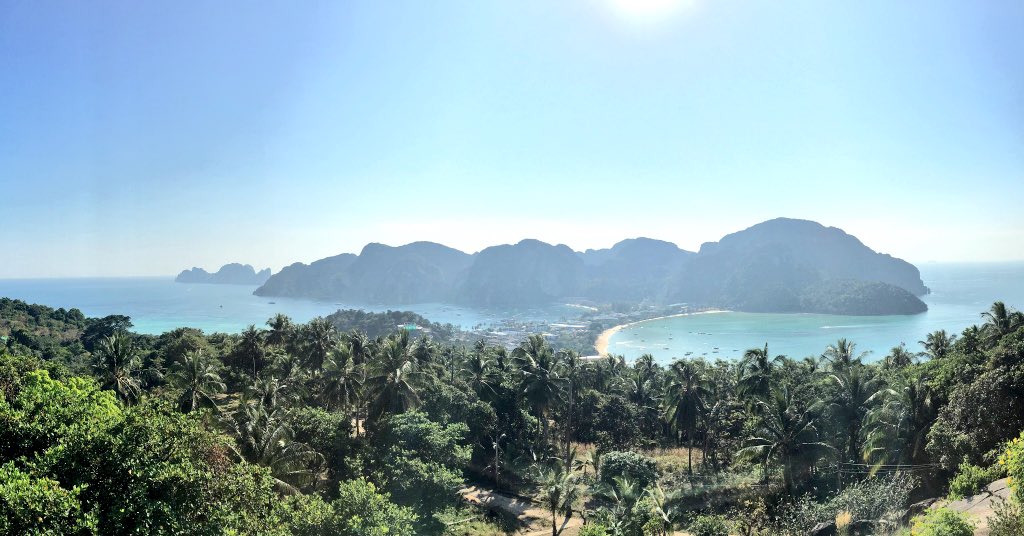 LucyAnnBird's tweet photo. Wish I was back here 💙 #kohphiphi #phiphidon #phiphileh #islands #islandhopping #thailand https://t.co/e7CcFccxrn