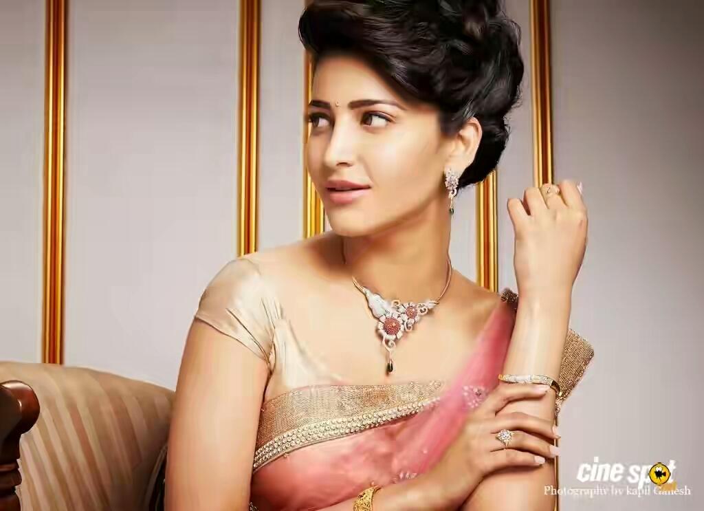 chandru11013's tweet photo. @shrutihaasan #cngrats for bst actor in #srimanthudu movie.d .Many Many happy returns of the day🌋🌟🎇🍹🎂😍.mam https://t.co/xiRKxGEfoh