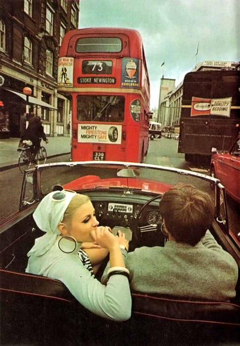 HistoryInPics's tweet photo. London, 1960s. https://t.co/YvU08tHe7g