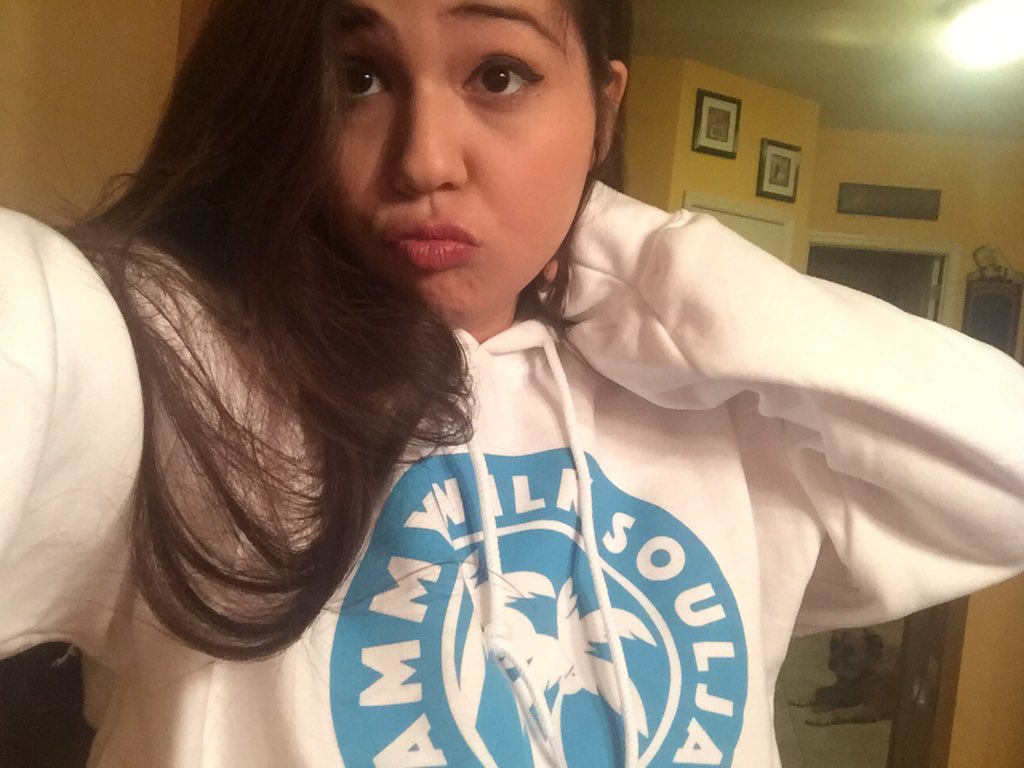 G00DGRACES's tweet photo. got my @sammywilk hoodie in the mail today 😍❤️ #selfieforsammy https://t.co/lUlXs95KWM