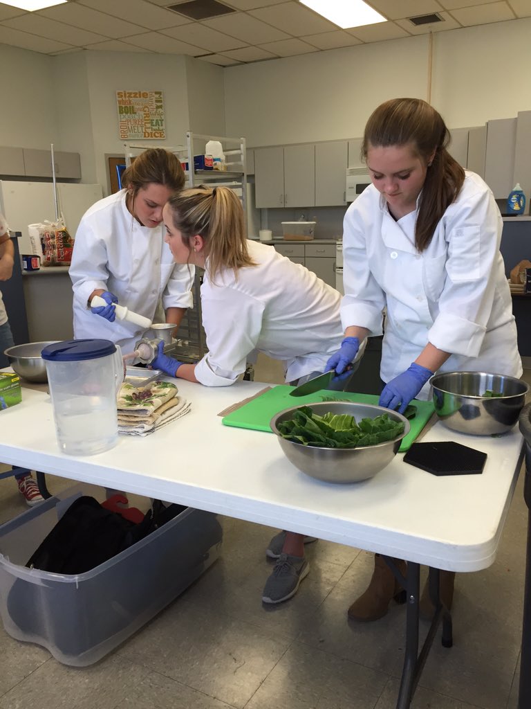 GHSCulinaryTeam's tweet image. Wednesday practice! Trying to get our time figured out. #teamwork @MO_ProStart @ProStart