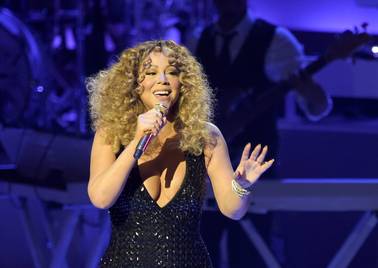 vegasnewsnow's tweet image. Mariah Carey, back at Caesars Palace, has marriage on her mind dlvr.it/KL4K3k #vegas