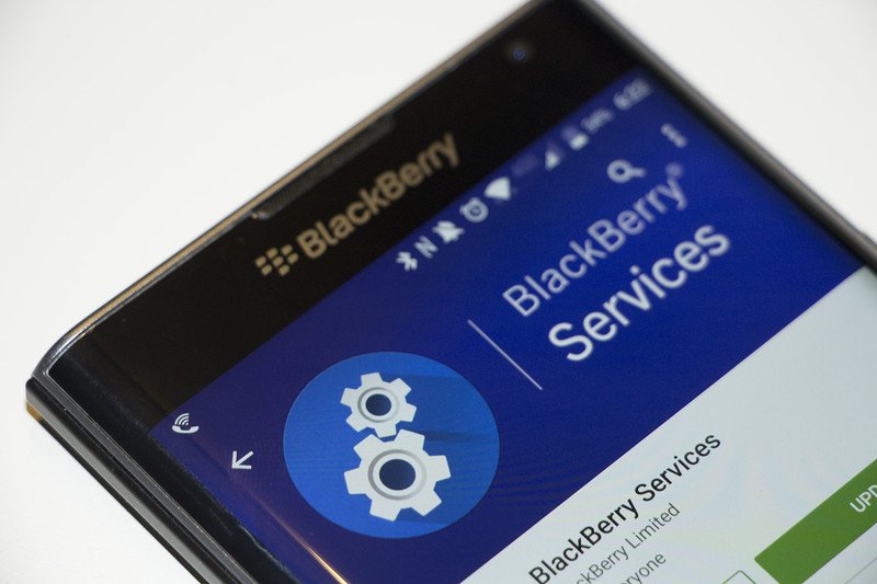 CrackBerry's tweet image. BlackBerry Services for the Priv updated through Google Play phon.es/2lwkg