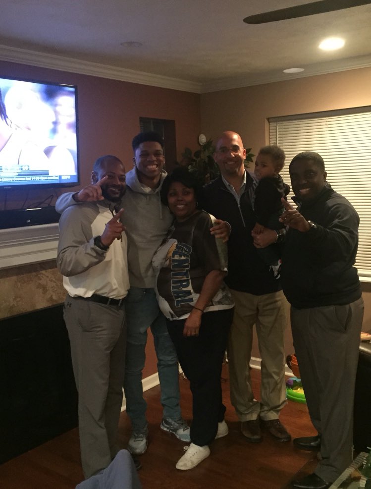 HamlinIsland's tweet photo. Great last in home visit with Penn State Staff! 🦁 https://t.co/1HgjHvmQ8w