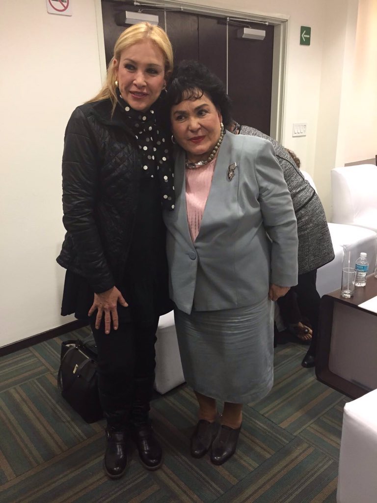AMAEHMX's tweet photo. Gracias @CarmenSalinasLo por siempre apoyar nuestra causa con la Dra. Sandra Nieto del Angioedema Hereditario https://t.co/BLRyZf1InF