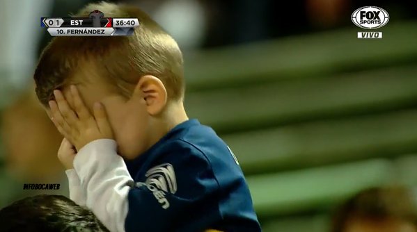 Esto pasa cuando sos chiquito, tu papá te compra la de boca, te sube a los hombros y encima te lleva a la cancha...