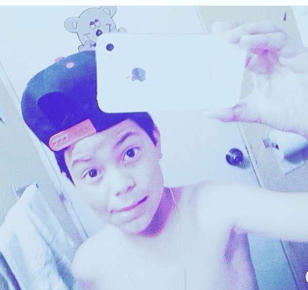 Csamayoatoni's tweet photo. LINDA NOCHE !! SE LES KELE MUXHOOOO ! Ok no jaja ! 😘👌👎 https://t.co/Ib8XxjjfUA