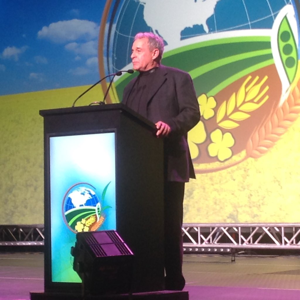 senatrstanford's tweet image. #FarmTech16 recognition Award to @craigshaw66 Proud to be a friend/board member with him, Thanks Craig