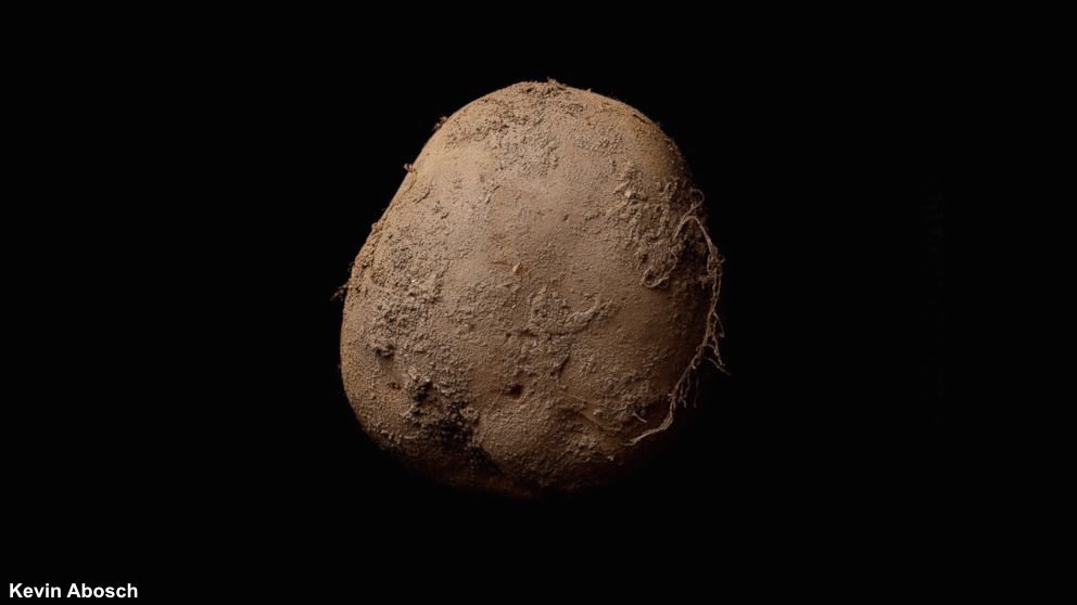 ABC's tweet photo. Photo of potato sells for $1,086,810: https://t.co/8vwtt71Tam https://t.co/RHXCx8U8eO