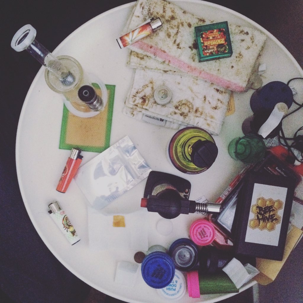 Topshelfrx's tweet photo. Bad habits https://t.co/4UVpUJrjF5