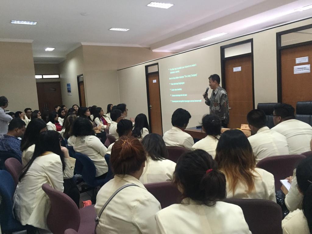 Kelompok pertama sedang mengunjungi @BekrafID 
#SP2016