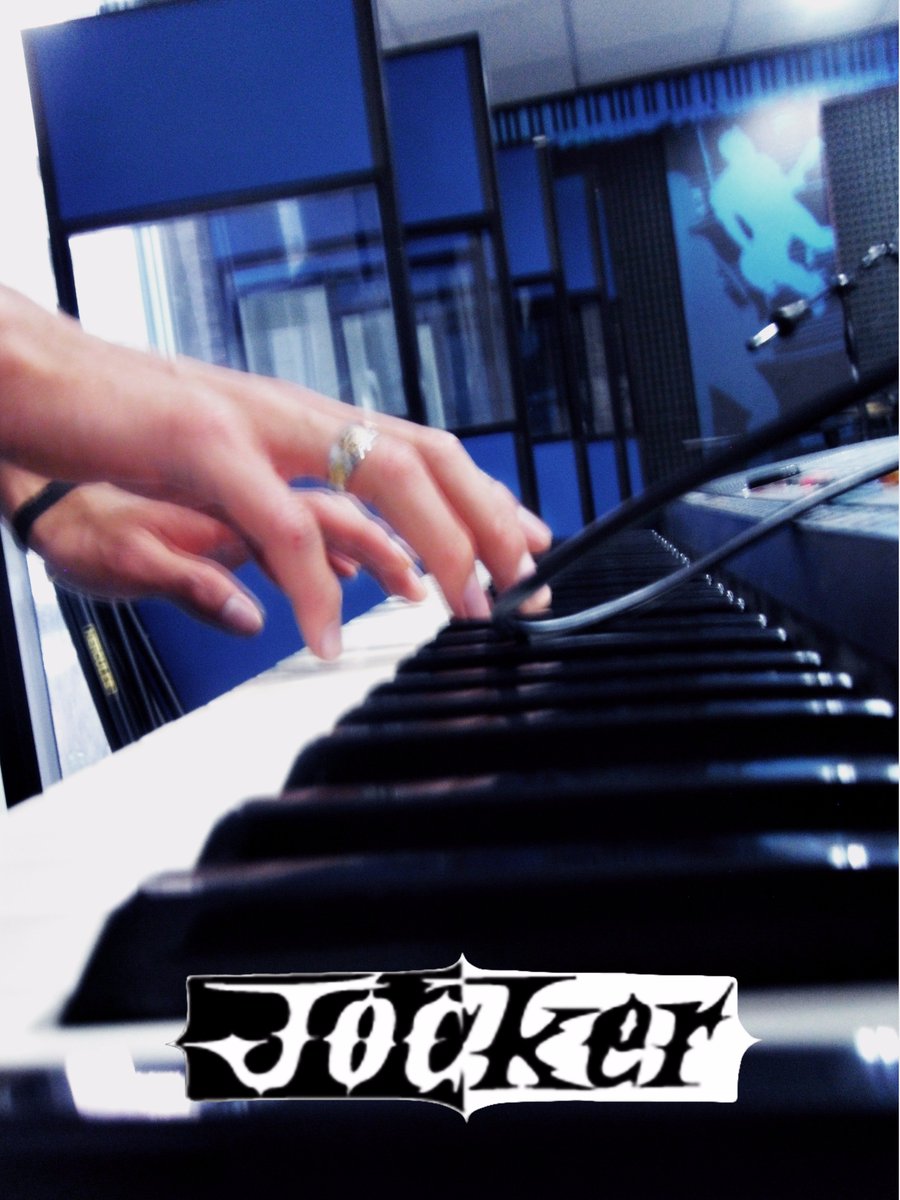 JOCKER_BAND's tweet photo. Y muy pronto prontito se viene el primer tema de @JOCKER_BAND !!! Uranophobia !!! aqui evidencia de los teclados!!! https://t.co/aMOe3wofFb