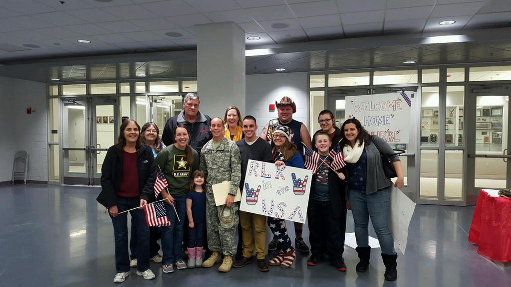 CardboardKelly1's tweet photo. Our girl is home! #americansoldier #family #homecoming @CTNationalGuard https://t.co/DV4Ws8gkqb