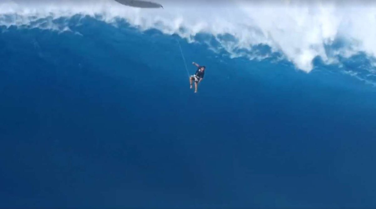 eadrenaline's tweet photo. Vidéo : le pire wipe out de l'année à Jaws ? https://t.co/80wTyLXyBI https://t.co/qvRPJX9Ds3