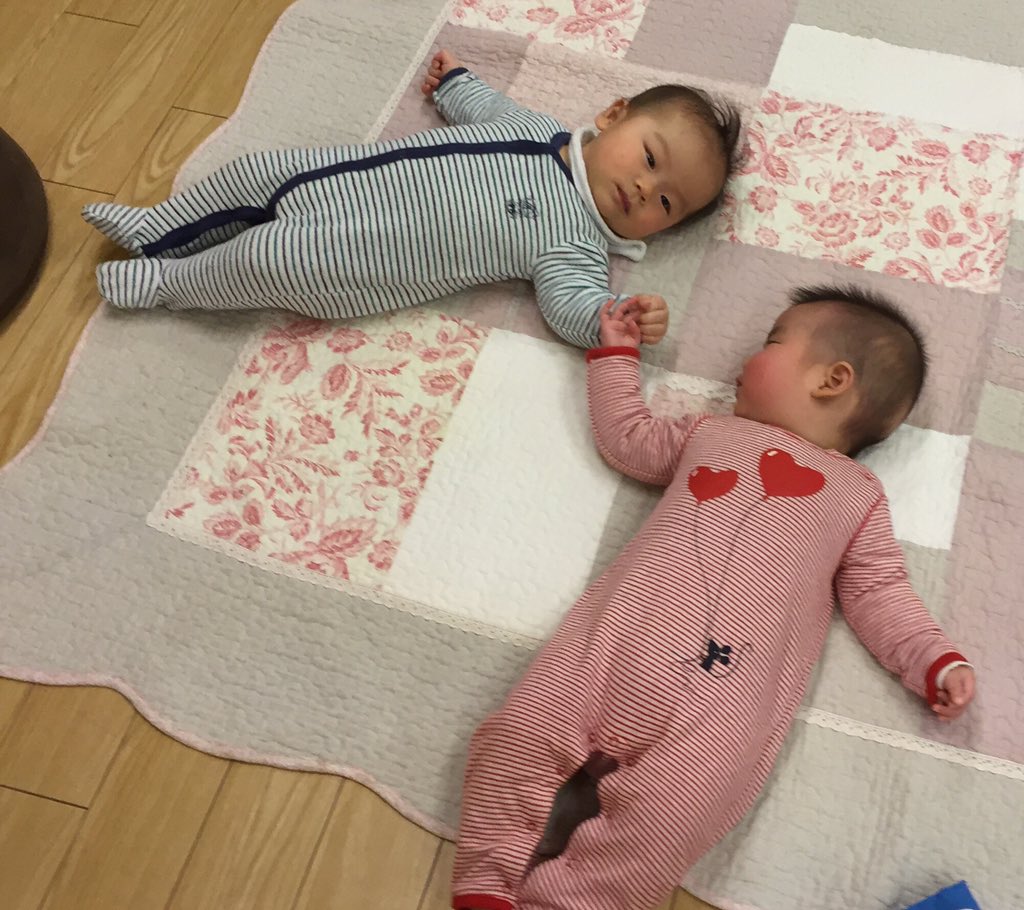 Twitter இல Maco Yoshioka 吉祥寺1月コース卒業 4回で赤ちゃん たちも この場に慣れ 元気に身体を動かす母たちを真似して 手足をバタバタ動かしたり もう マットの上でブレイクダンスを始めそうな勢いw にゃー可愛い 赤ちゃん同士も自発的に手をつないで Twitter இல Maco Yoshioka 吉祥寺1月コース卒業 4回で赤ちゃん たちも この場に慣れ 元気に身体を動かす母たちを真似して 手足をバタバタ動かしたり もう マットの上でブレイクダンスを始めそうな勢いw にゃー可愛い 赤ちゃん同士も自発的に手をつないで