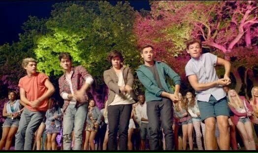 starccrossed's tweet photo. Прошло 5 лет, но они до сих пор не научились танцевать#1DHistoryVideo https://t.co/XJqS0ssGgI