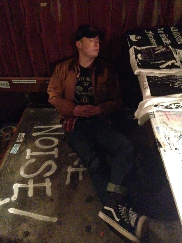 COME TO OUR ROCK GIG TO WATCH MR. ANDERSON CATCH SOME Z'S