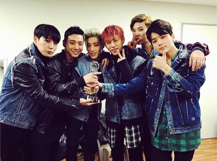 eriLseop's tweet photo. #4everwithBAP
#4YearsWithBAP
遅くなったけどおめでとう~♡ https://t.co/0gT8nhzmhS