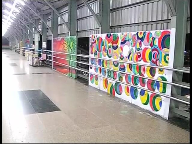 TimesNow's tweet photo. Mumbai: Borivali &amp; Khar railway stations given a makeover by MAD (Make a difference) https://t.co/nCHxkPypTf