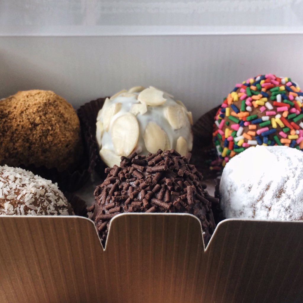 sweetfinity8's tweet photo. Chocnut, Whichmond, Happy Ball, Coco, Triple Choco, and Original Ball. Try it now! #sweetfinity https://t.co/zdXkbUQyVI