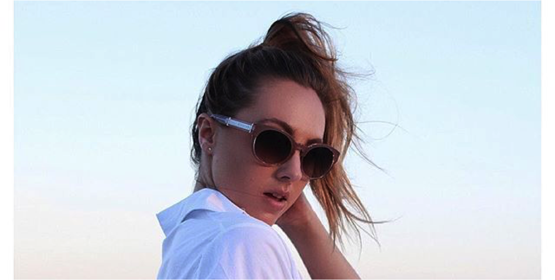 sunglasshutau's tweet photo. '@whenwordsfail1 doing sultry afternoons best #ELECTRIFYSUMMER https://t.co/liZWt990ta