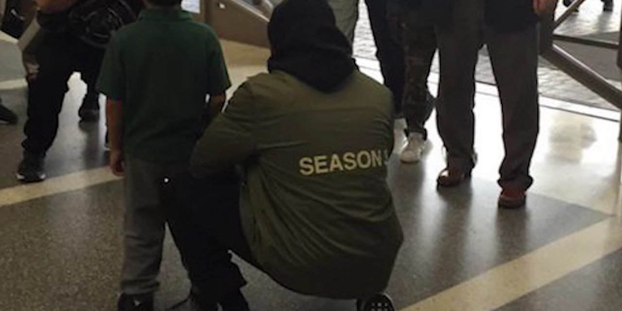 Yeezy season cheap 3 invitation windbreaker