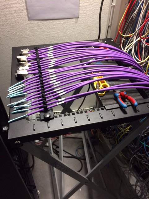 comtech01's tweet photo. Great picture from tech terminating #siemoncabling on #techtable with form up guide #datacabling #datacentre @siemon https://t.co/40S2uwwDfe