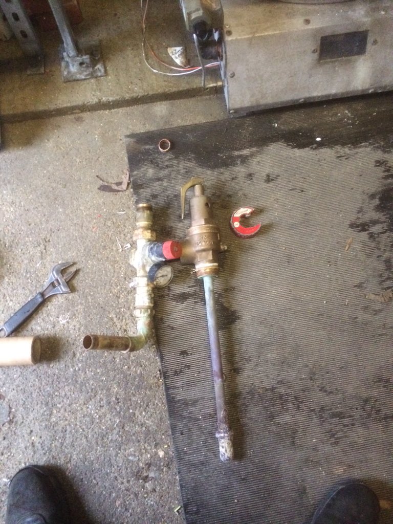 PaulRHull's tweet image. 1st job done ! The early bird catches the worm, good morning.