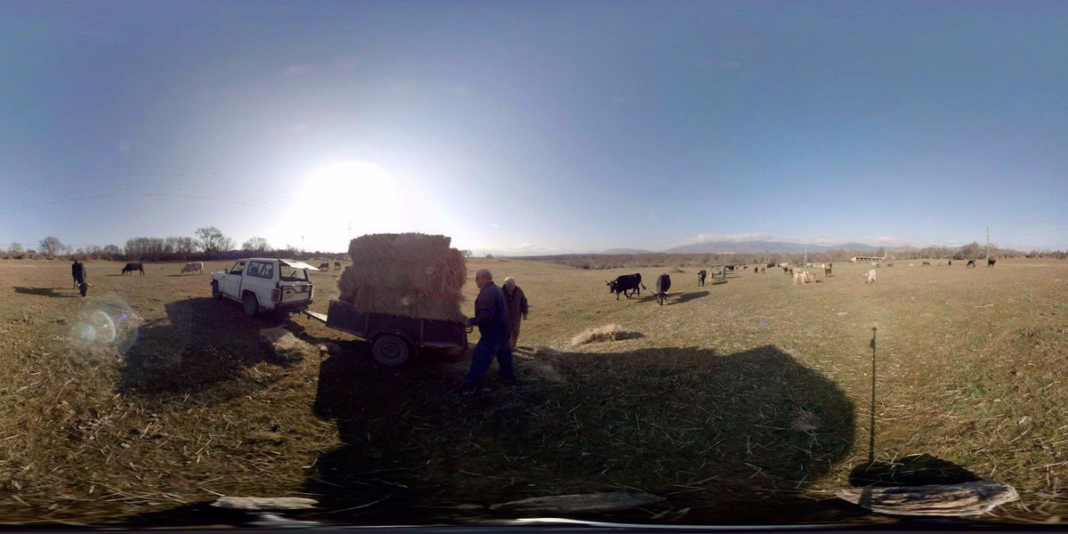oscarhormigos's tweet photo. ¡Seguimos rodando las piezas del #immersivejournalismlab! Ayer tocó exteriores en Gascones, un pueblito de Madrid. https://t.co/45PF6F1Czr