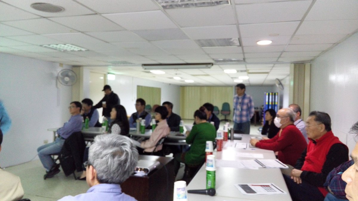 JOSMOUR's tweet image. 下午年度营运检讨会，晚上吃尾牙那盘鸡肉可能有很多鸡头!