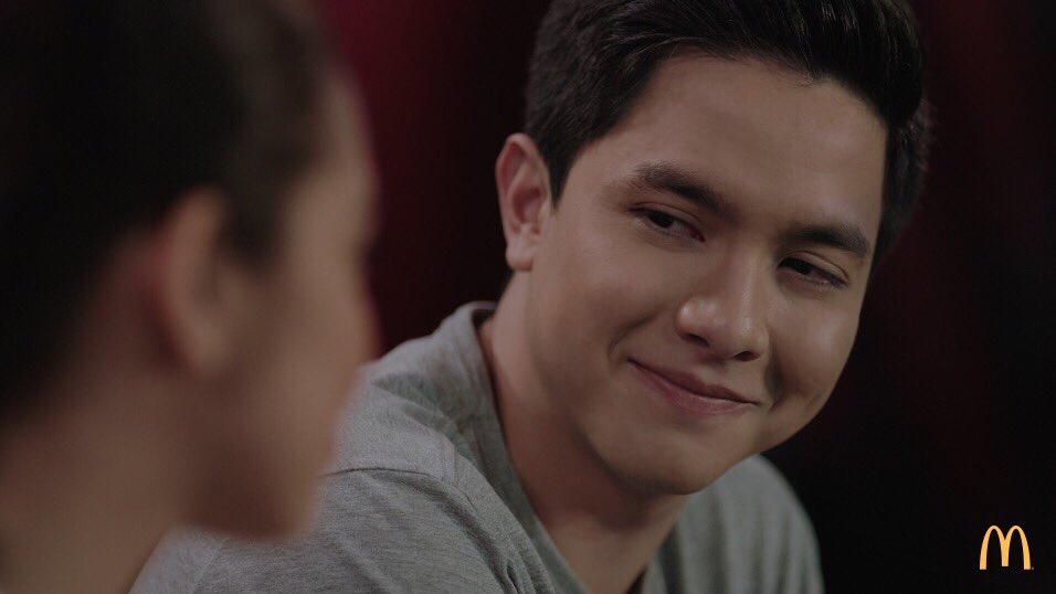 mainedcm's tweet photo. Uy ang tamis naman ng ngiti mo dito, Alden! #ALDUBKoTo TVC abangan bukas sa EB Kalyeserye! ☺️ #ALDUB28thWeeksary https://t.co/EOwSjGPb6l