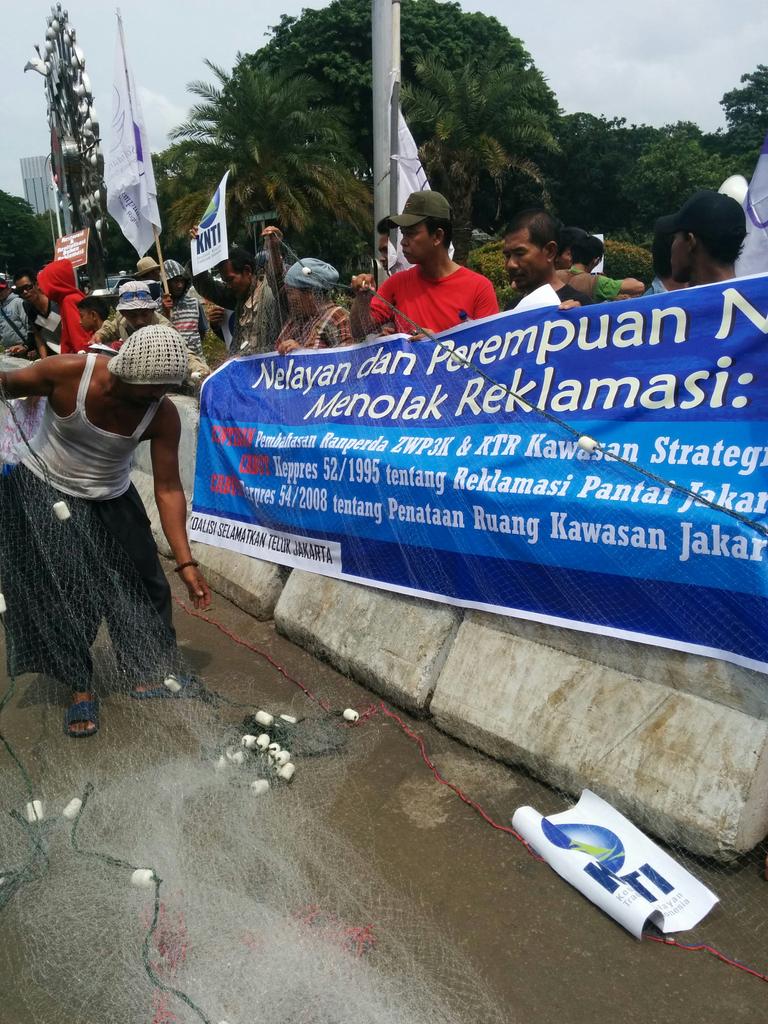 pak <a href="/jokowi/">Joko Widodo</a> janjinya stop punggungi lautan tp gmn laut yg jauh laut jkt yg dekat trancam #reklamasi aja bpk ga lihat