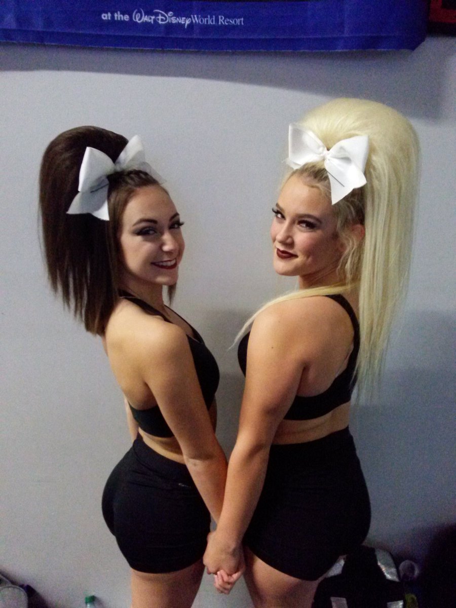 poshponyandbows's tweet photo. Love!!!! Half up half down posh is now ready!!! #cheerhair #cheerdiva #seniorsilver @bulletblondie @alyssakuri_ https://t.co/gJvbQAczrT