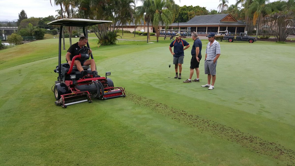 MaredoBV's tweet photo. Perfect weather conditions to remove thatch! #Australia #thatchcontrol https://t.co/h0AtPz0ahg