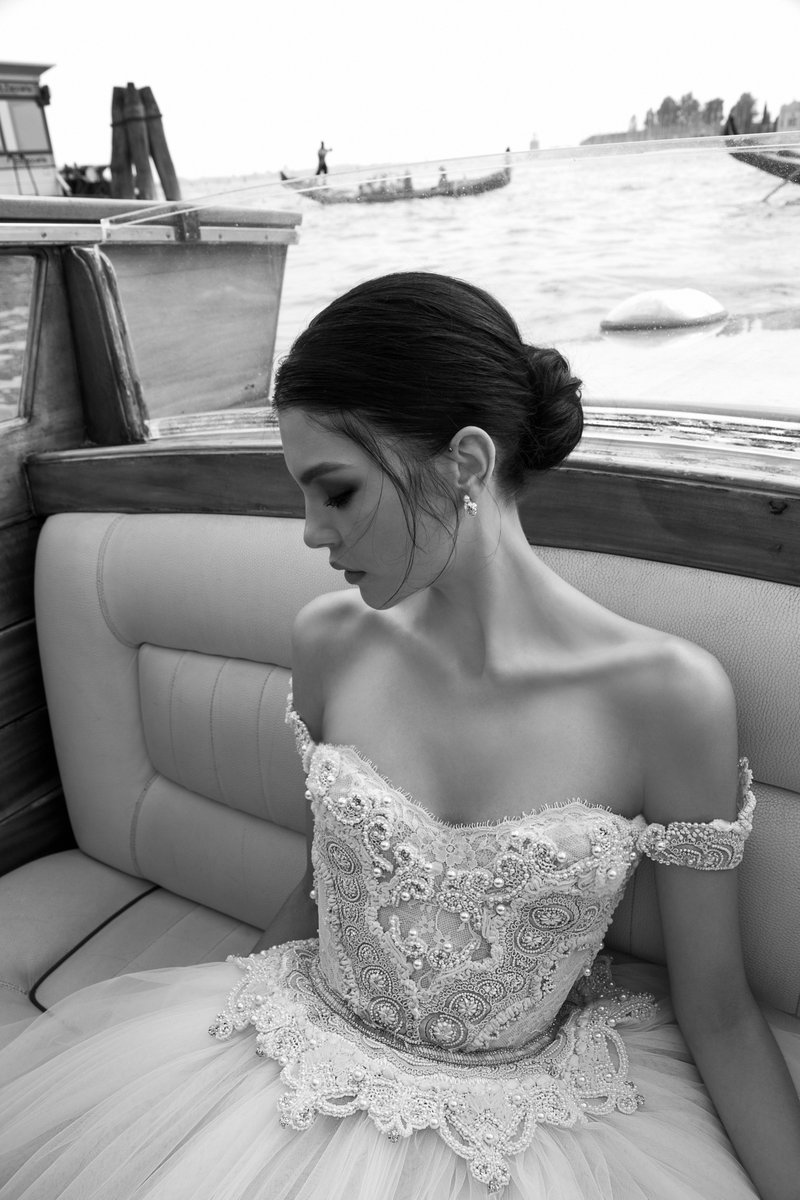 InbalDror's tweet photo. Beauty beyond words #InbalDror #VeniceCollection #bridal https://t.co/JPMGmkC8Jo