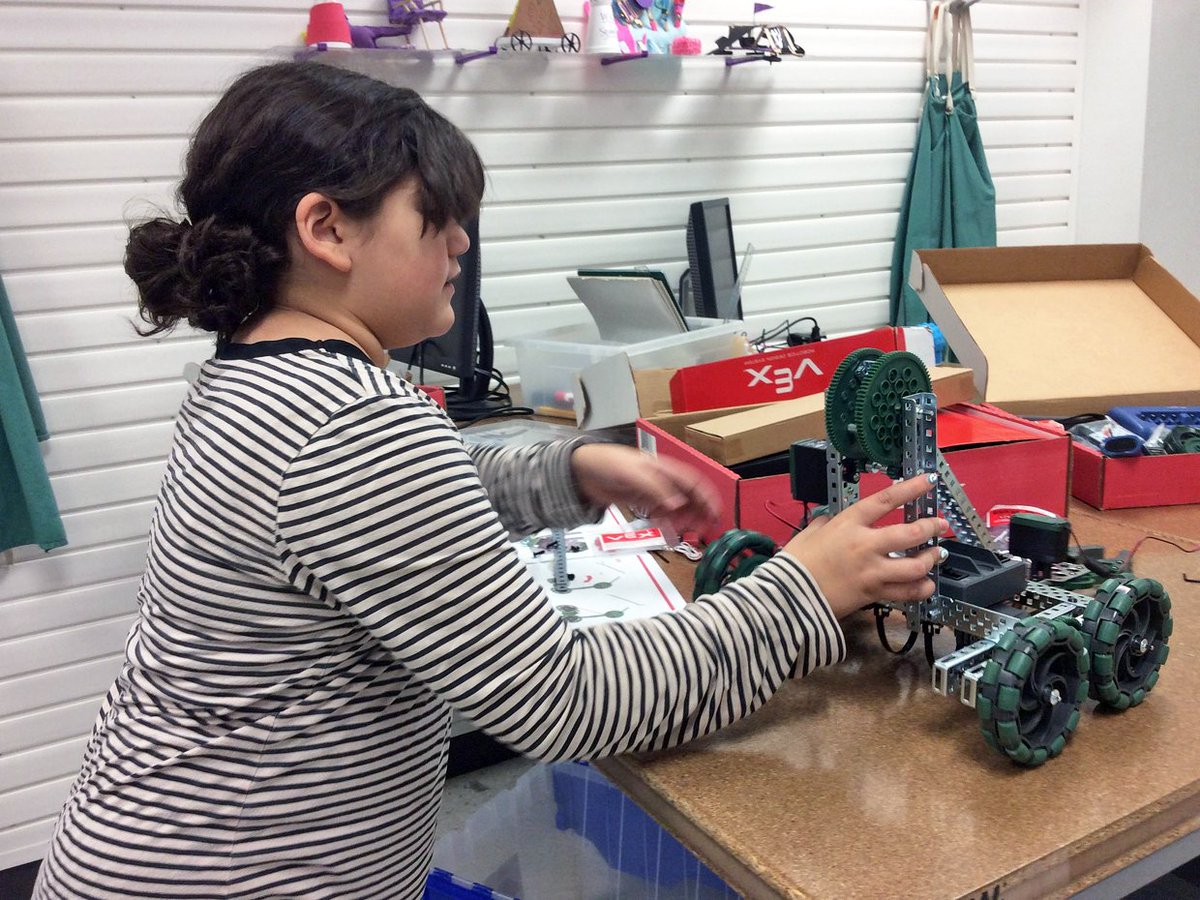 edutopia's tweet photo. 4 refreshingly honest takeaways from one teacher's first few months in a #makerspace: https://t.co/P2pqVk72qz. https://t.co/bDoJOHhExS