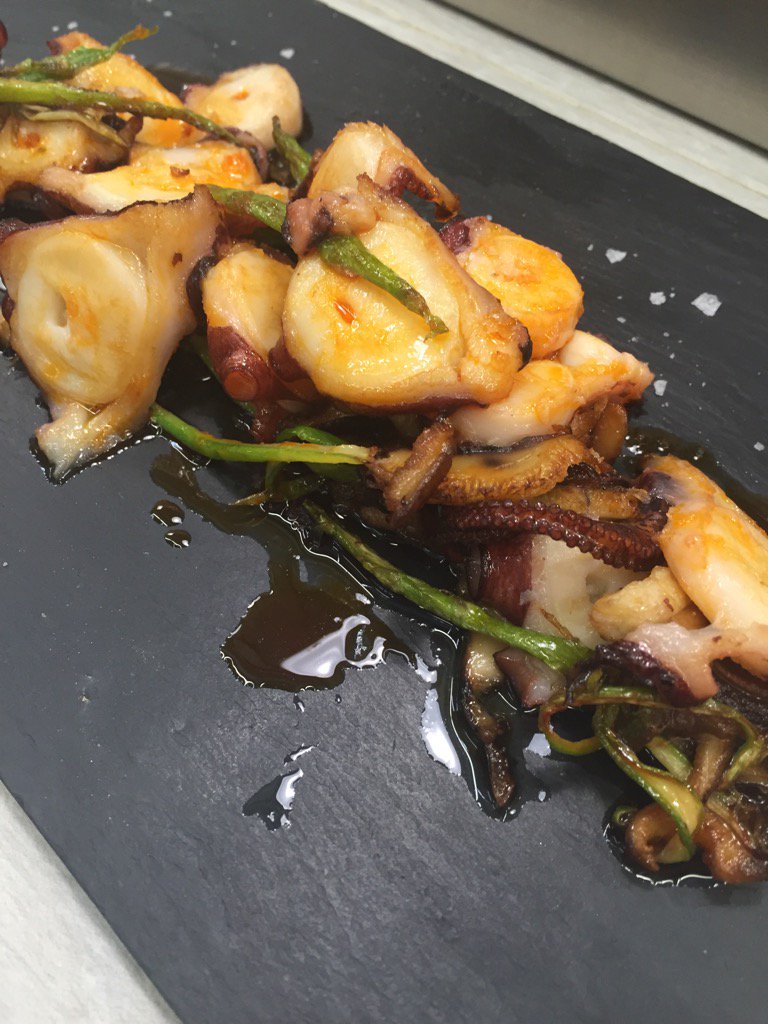 1thousandshoes's tweet photo. Disfrutando de un delicioso pulpo con salsa shitake en La Medusa 73 #medusa #gastro https://t.co/UGLTg6fPJP