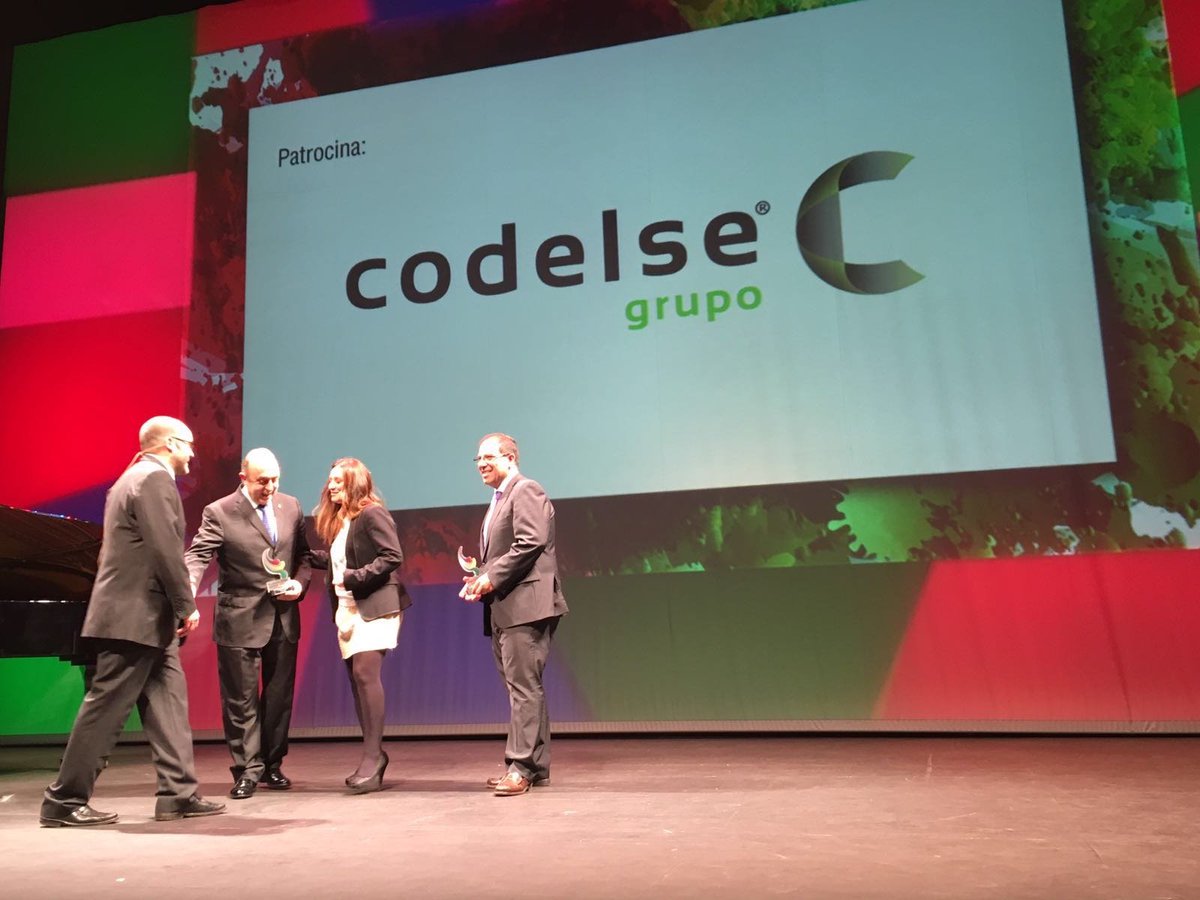 GrupoCodelse's tweet photo. Galardonados nuevamente, premio al mejor patrocinador en la #GalaDelDeporte #galadeportetlvg #CodelseConElDeporte https://t.co/bElpBEqPiM