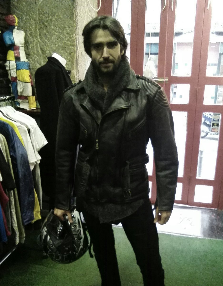 Nada mejor que un día de lluvia para comprarte una chupa en <a href="/WilliamsburgMad/">williamsburgMad</a> <a href="/aitor_luna/">Aitor Luna</a> <a href="/ELLIBRODEELIeli/">Eli</a> <a href="/ilikeitx/">ilikeit</a>