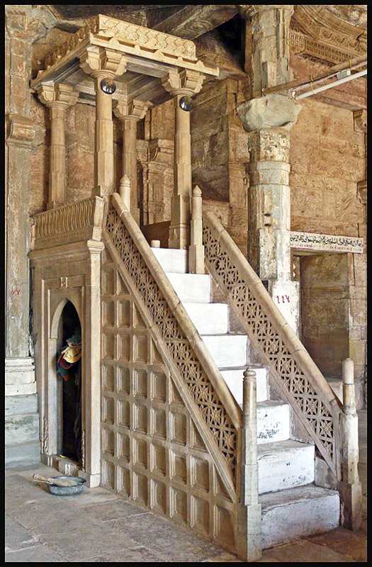 ReclaimTemples's tweet image. In 1299 AD Muslim ruler Alauddin Khilji destroyed Shakunika Vihara temple and converted it into Jami Masjid Khambhat