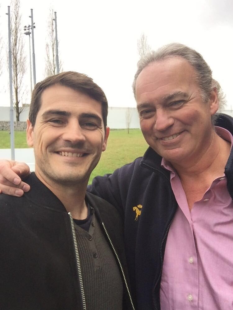IkerCasillas's tweet photo. Hoy ha venido a visitarme a Oporto mi amigo @BertinOsborne! Muy pronto estaré en @enlatuyaolamia! #BertíneIker https://t.co/EC7juyKgqO