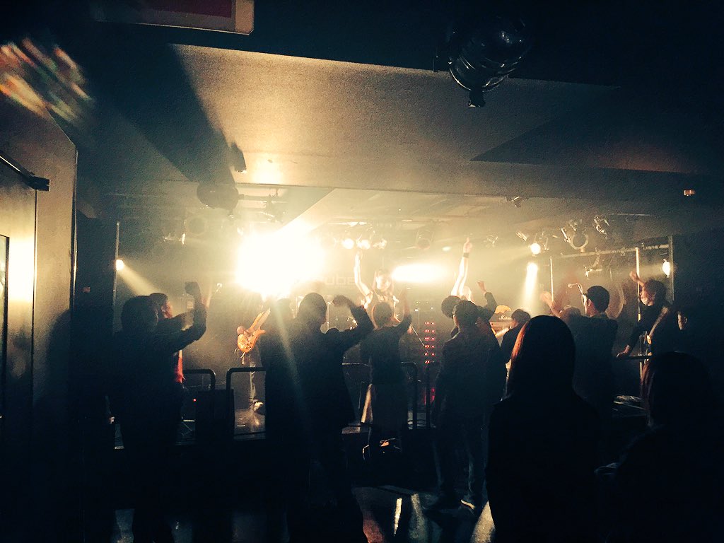 YAMAGE_YAMAGE's tweet photo. 今日は仕事後に友人@st_trigger のライブ見がてらロック勉強してきた。
異ジャンルだけど収穫あったなー。🔥
今日見て聴いたこと
NEIROにどう活かそ(￣▽￣)
毎日勉強🔥🔥🔥

#stylinktrigger
#毎日勉強 https://t.co/1pPTauwllP