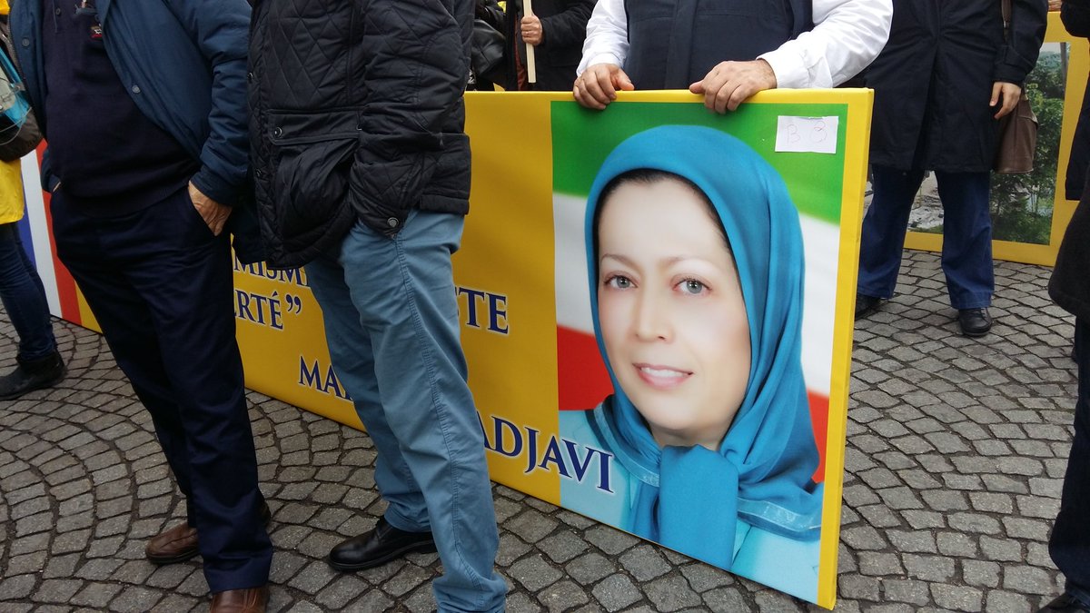 boghche's tweet photo. #No2Rohani #Paris manifestations #iran #Iraq #CampLiberty #Syria #Yemen #dkpol2015 #womensrights #StopExecutionsIran https://t.co/3QFbz6eSpO