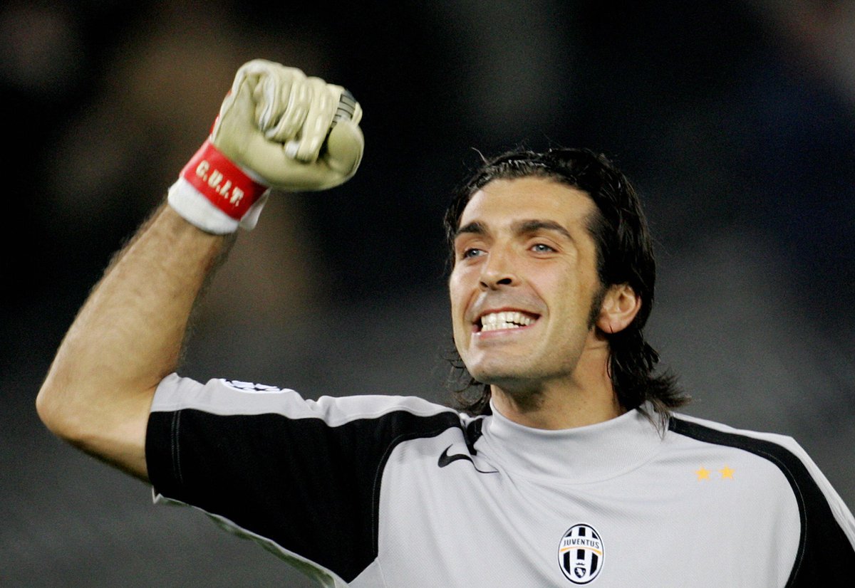 ChampionsLeague's tweet photo. Happy 38th birthday, Gigi Buffon! #UCL https://t.co/tvrWNgixev