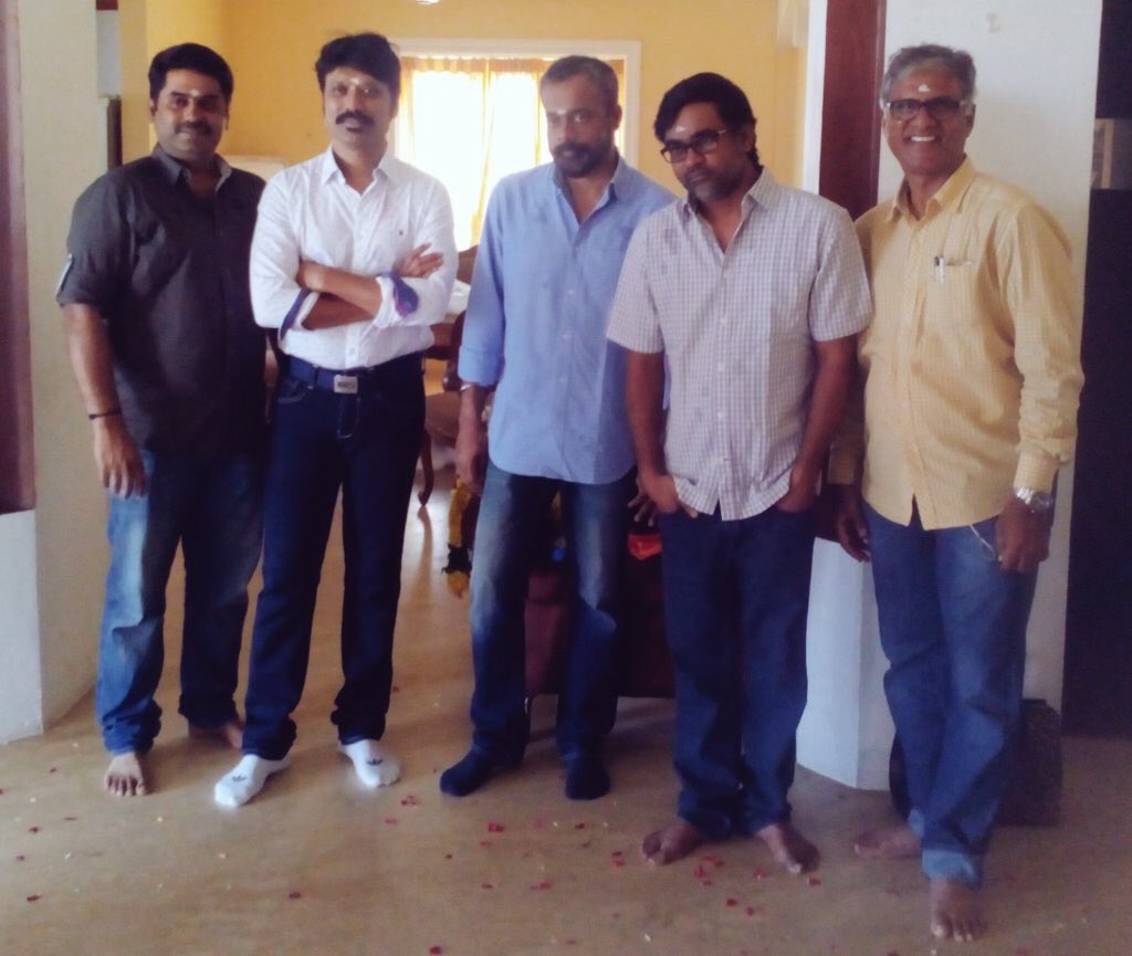 CZzDV89UYAEejKH.jpg:large