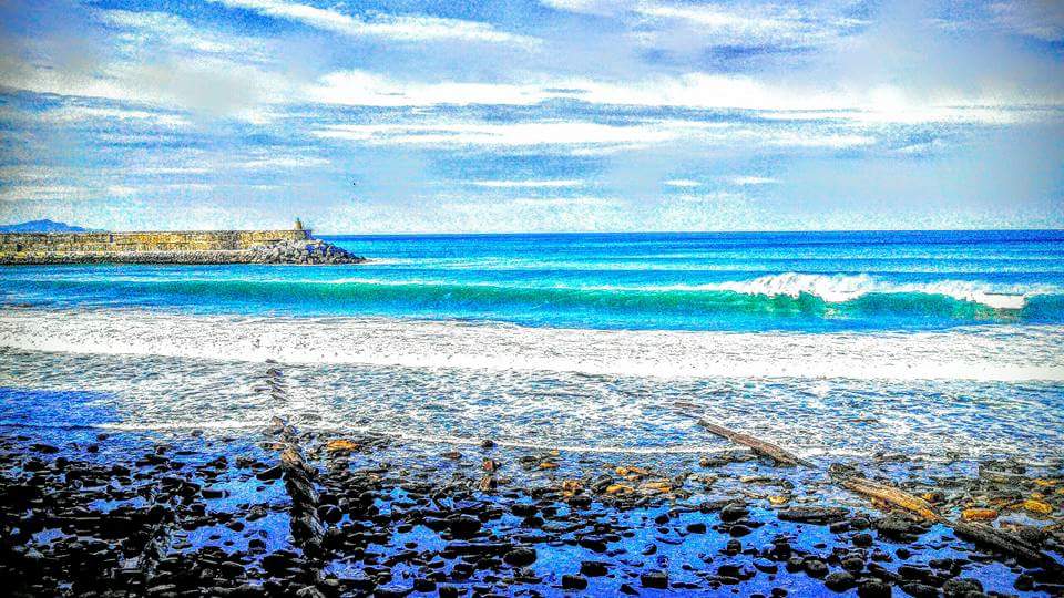 Playa de Orrua #Zumaia @MOORESKOLA @surfridereurope @playea_es @secretoeuskadi @turismoBCN #gipuzkoa