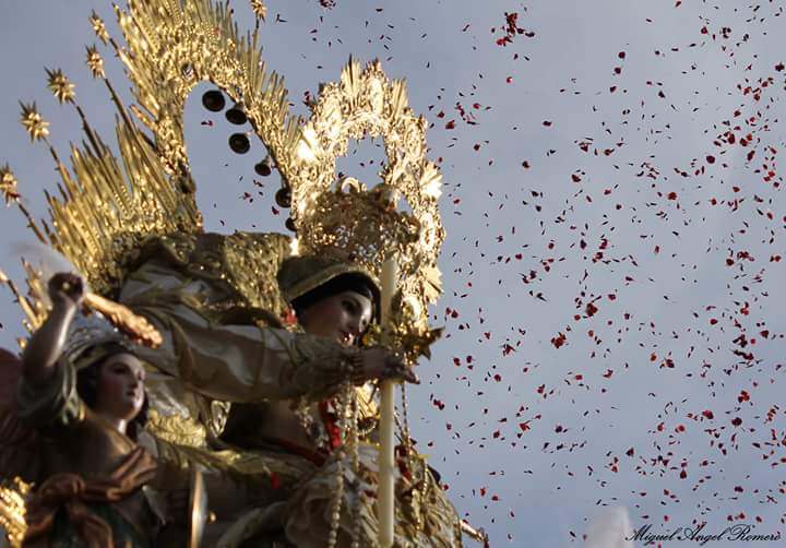 HdadSraRosario's tweet photo. El ángel del Seňor anunció a Maria. 
#ángelus #carrióndelrosario https://t.co/LBS6soHnwq
