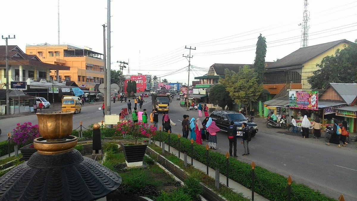 bemkmunsri's tweet photo. Penggalangan dana utk korban puting beliung dari BEM KM UNSRI bersama Keluarga Mahasiswa Ogan Ilir @kmoi_OI. https://t.co/MGPkDuE8pZ
